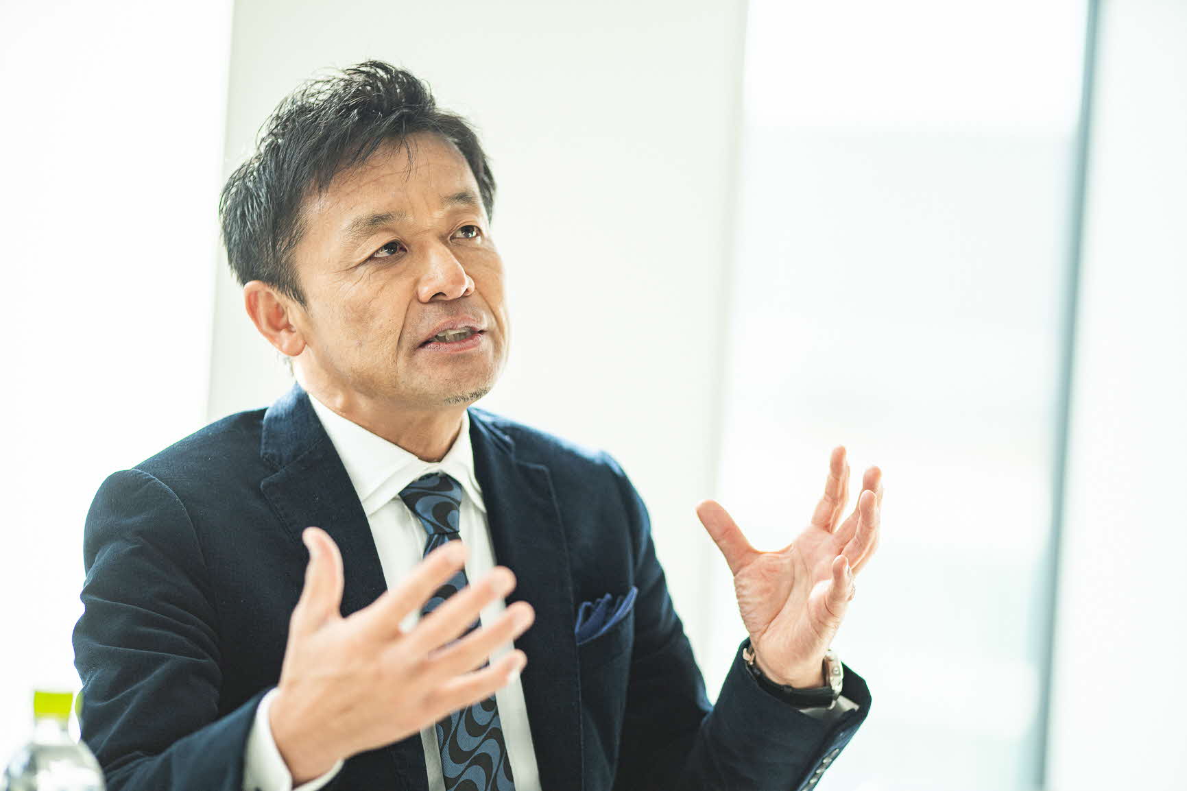 大手旅行会社で、成功を疑わずに進んできた日常の中、ふと立ち止まった瞬間